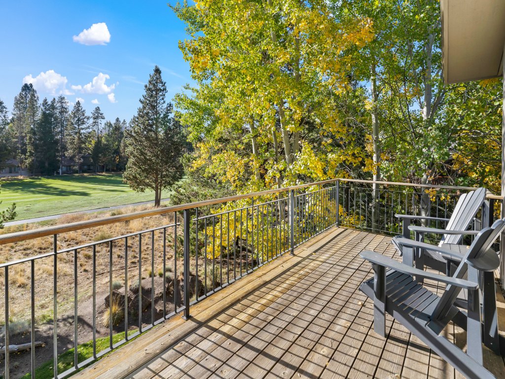 11 Tournament Vacation Rental in Sunriver - RedAwning