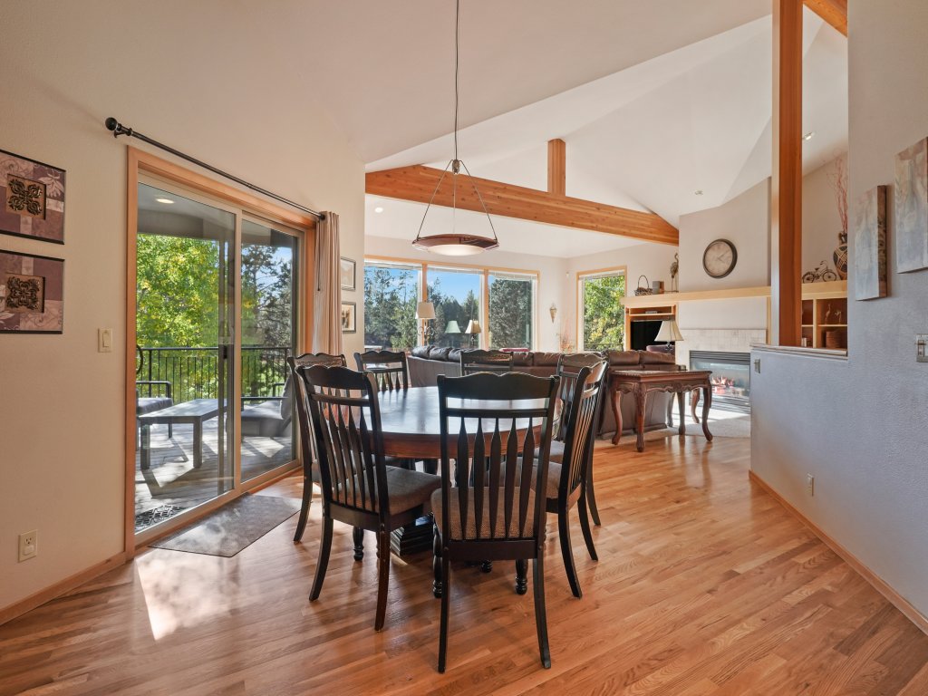 11 Tournament Vacation Rental in Sunriver - RedAwning