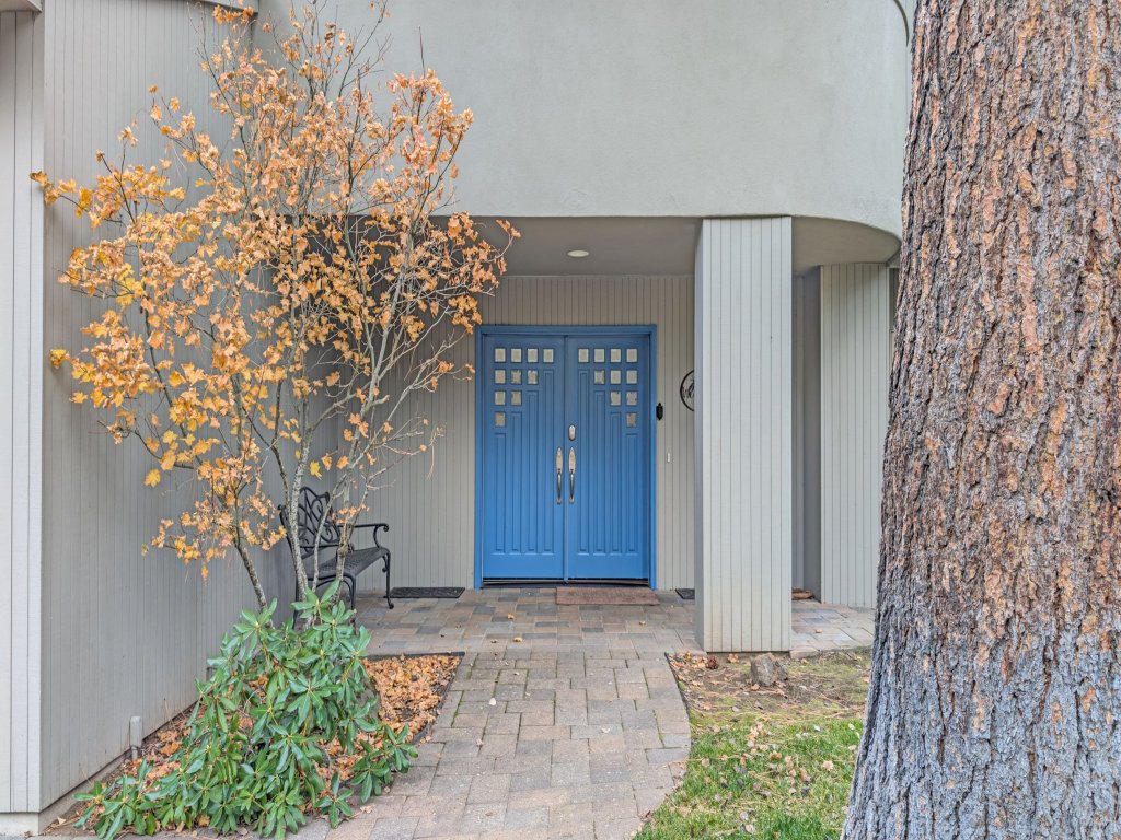 11 Tournament Vacation Rental in Sunriver - RedAwning