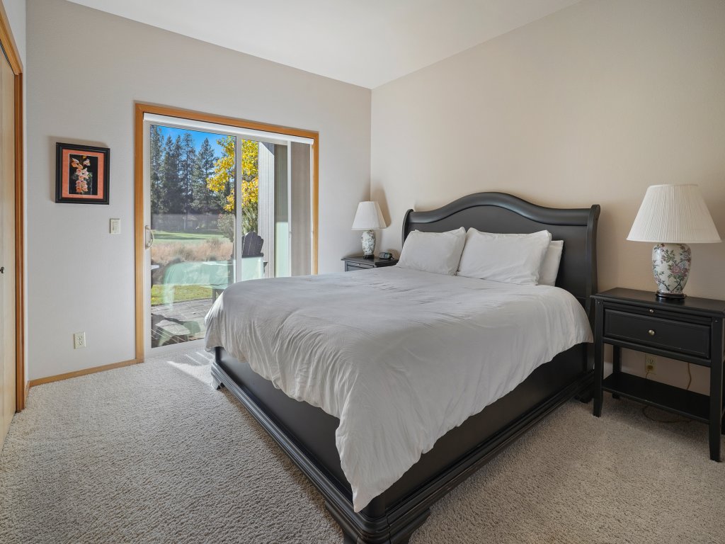 11 Tournament Vacation Rental in Sunriver - RedAwning