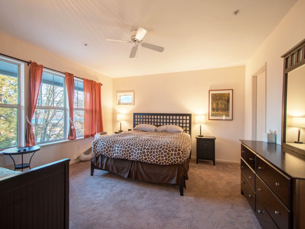 Lodge 27 Roomy Condo with Gear Storage Onsite Vacation Rental in Hood River - RedAwning