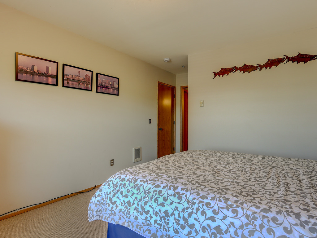 13 Lodge Condo Minutes Away from Golfing, Biking, and Playground Vacation Rental in Hood River - RedAwning