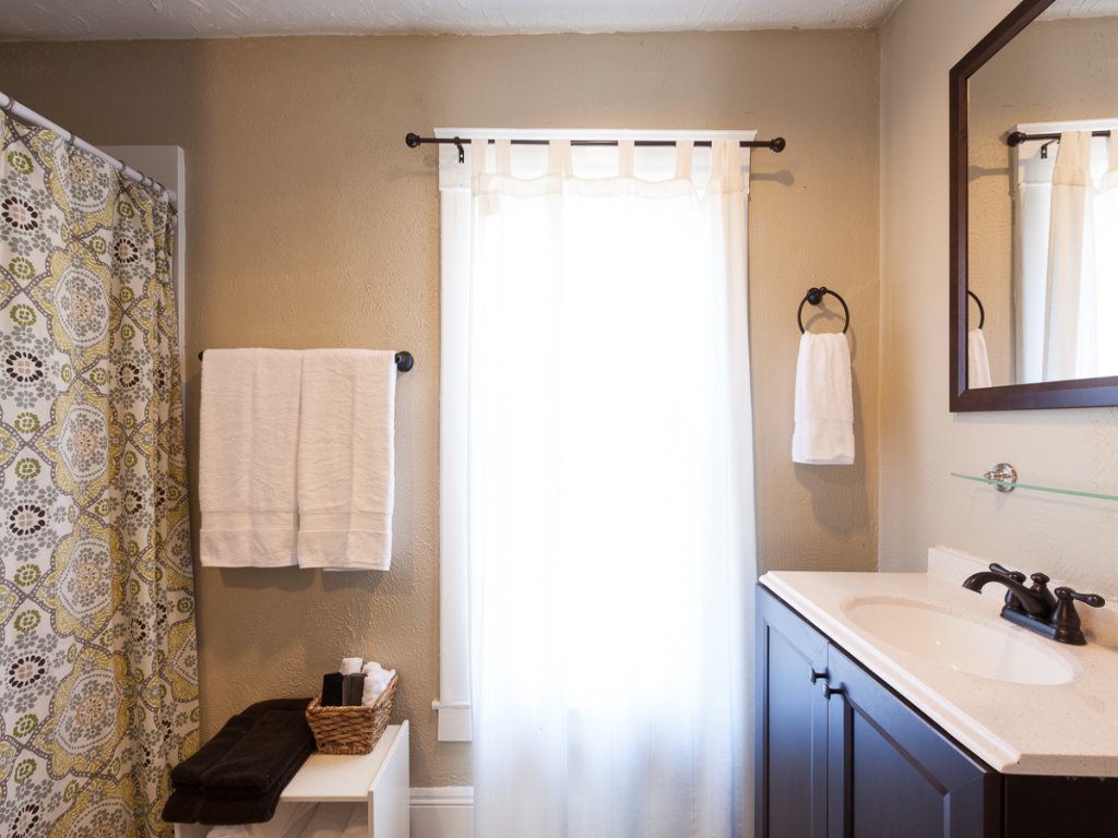 Comfortable Lucky Home, Minutes Away to The Columbia River Gorge Vacation Rental in Hood River - RedAwning