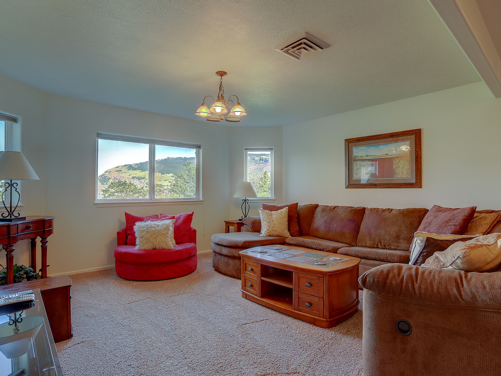 Amber Sunset Vacation Rental in Mosier - RedAwning