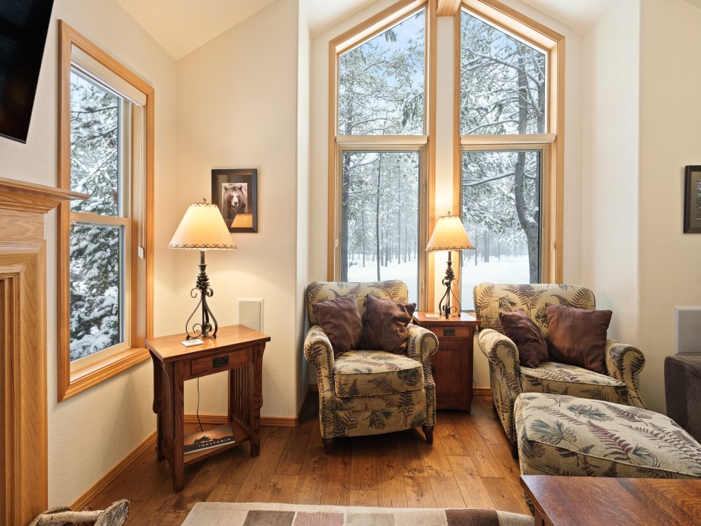 9 Hoodoo Home with XBOX 360 and Private Hot Tub Vacation Rental in Sunriver - RedAwning