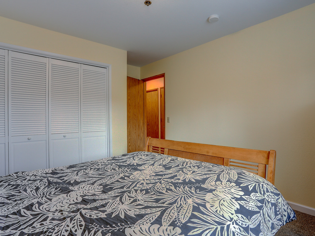 Toro Bravo Condo 5 Minutes Drive to World Class Kitting and Windsurfing Beaches Vacation Rental in Hood River - RedAwning