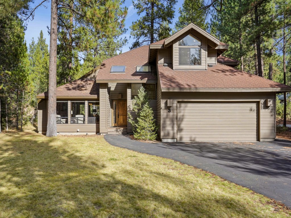 3 Tumalo Home with Wood Burning Stone Fireplace, Hot Tub, and BBQ on the Deck Vacation Rental in Sunriver - RedAwning