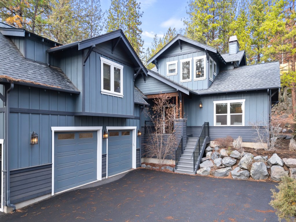 Trails End Retreat Vacation Rental in Bend - RedAwning