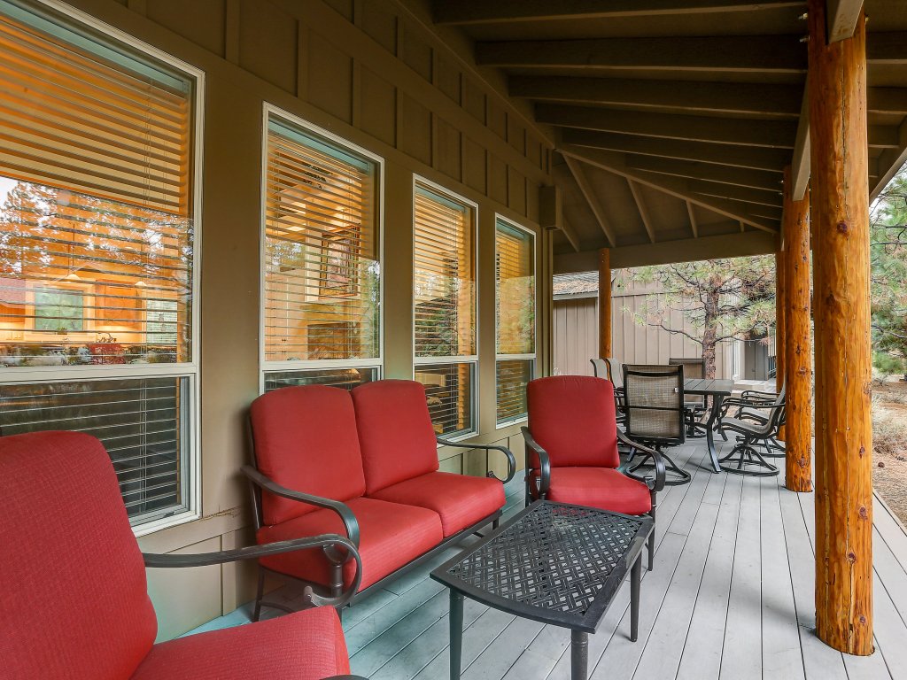 Big Pine Home with Hot Tub Close to Deschutes River Trail Vacation Rental in Bend - RedAwning