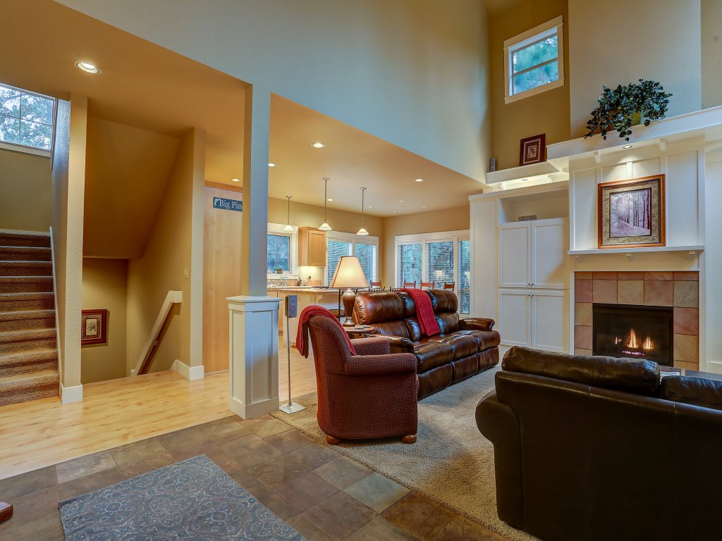Big Pine Home with Hot Tub Close to Deschutes River Trail Vacation Rental in Bend - RedAwning