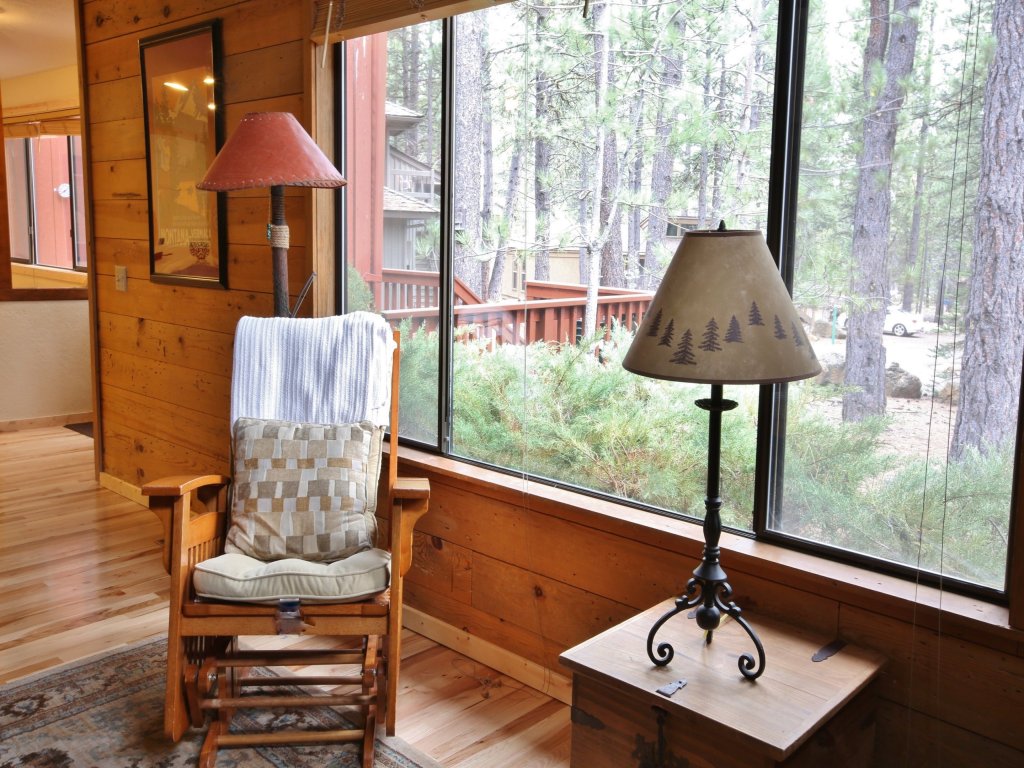 Pet-Friendly 8 Leisure Home features Private Hot Tub and Gas BBQ Vacation Rental in Sunriver - RedAwning