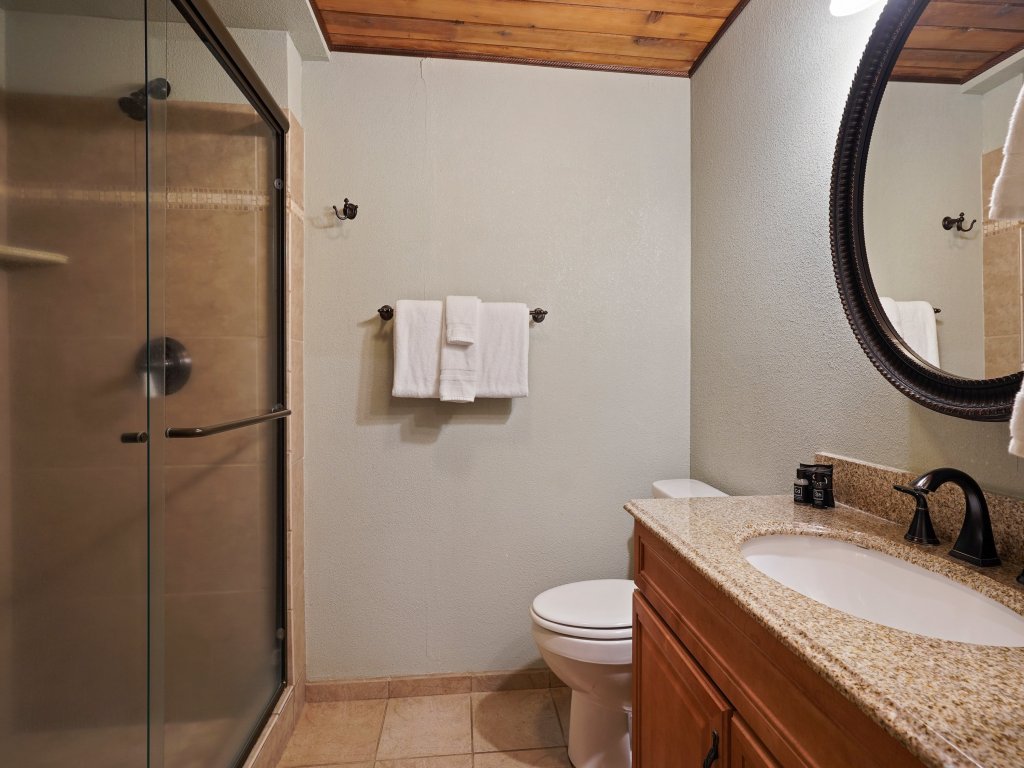 7 Grizzly Home New Private Hot Tub on the Deck and Bike for Adventure Vacation Rental in Sunriver - RedAwning