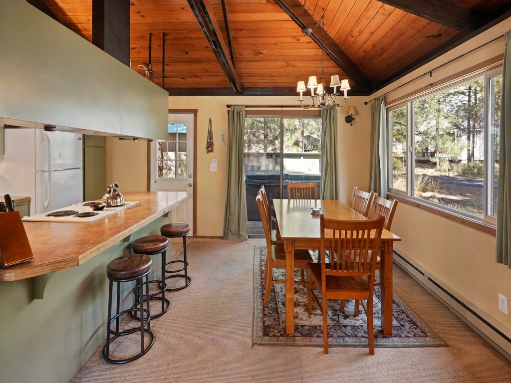 7 Grizzly Home New Private Hot Tub on the Deck and Bike for Adventure Vacation Rental in Sunriver - RedAwning