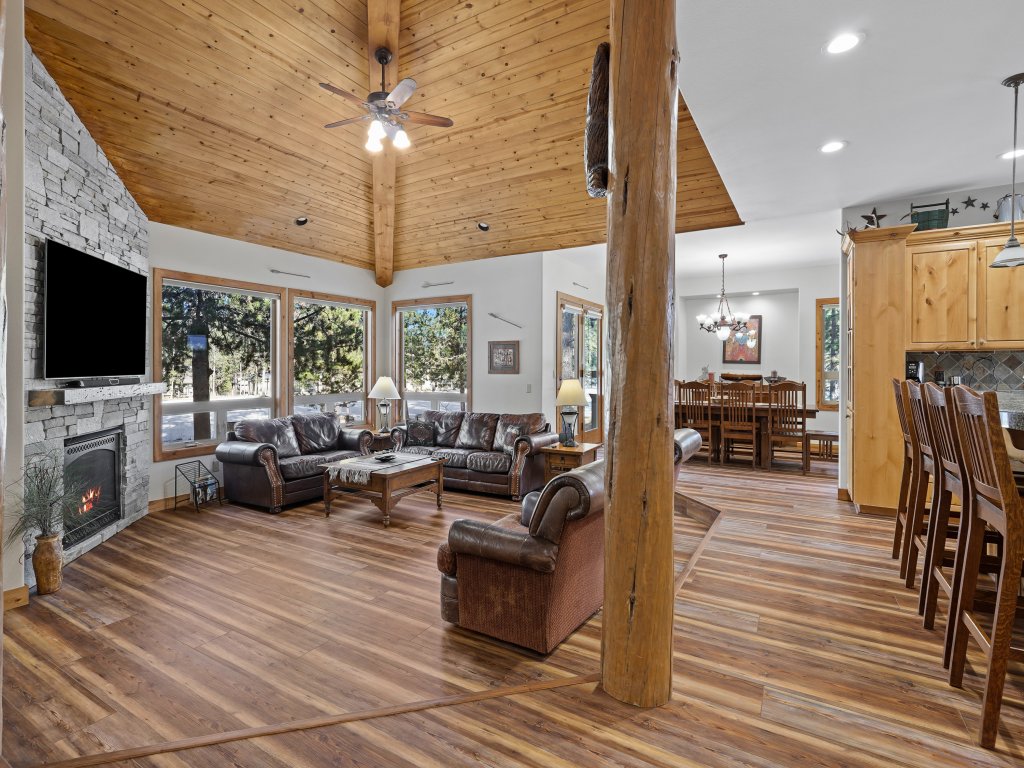 11 Vine Maple Vacation Rental in Sunriver - RedAwning