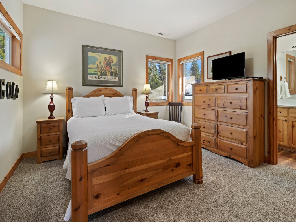 11 Vine Maple Vacation Rental in Sunriver - RedAwning