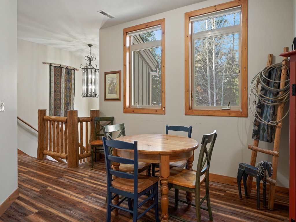 11 Vine Maple Vacation Rental in Sunriver - RedAwning