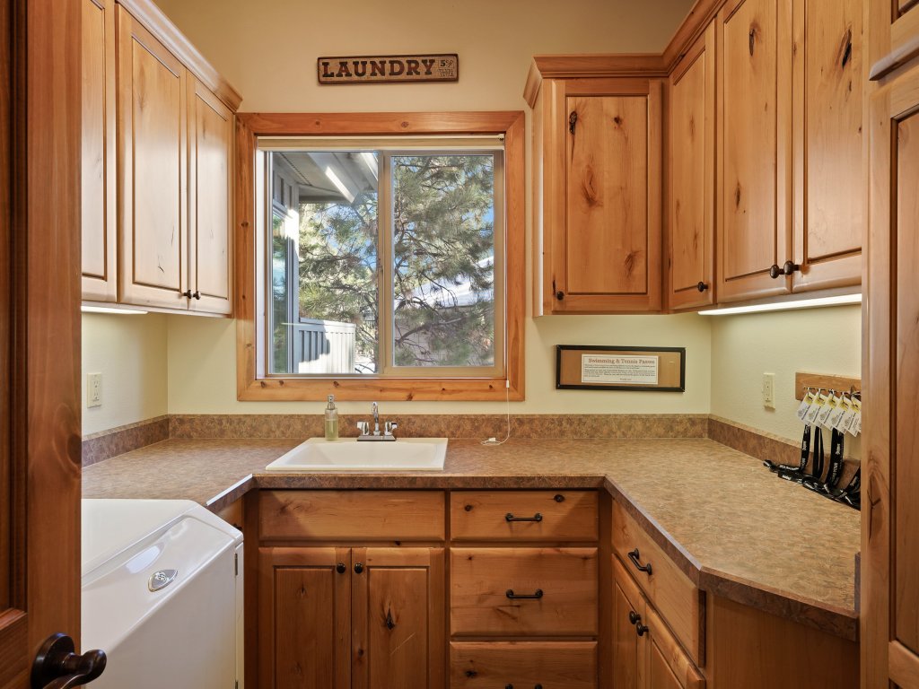 11 Vine Maple Vacation Rental in Sunriver - RedAwning