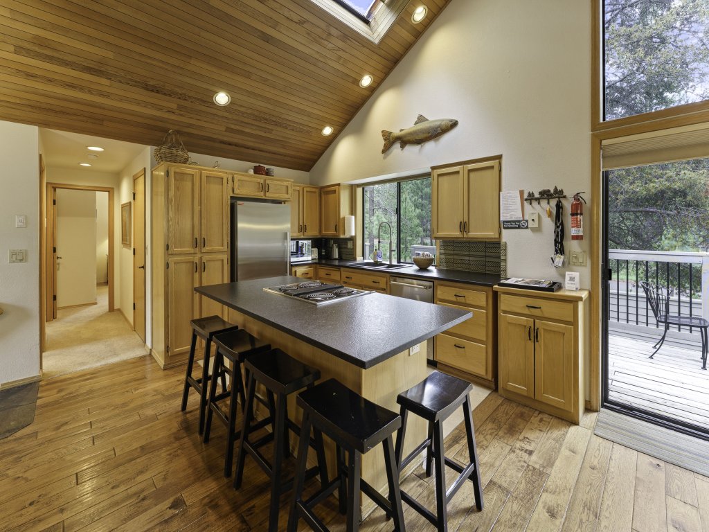 2 Quail Home Private Hot Tub, Steps from SHARC and short walk to the Sunriver Village Vacation Rental in Sunriver - RedAwning