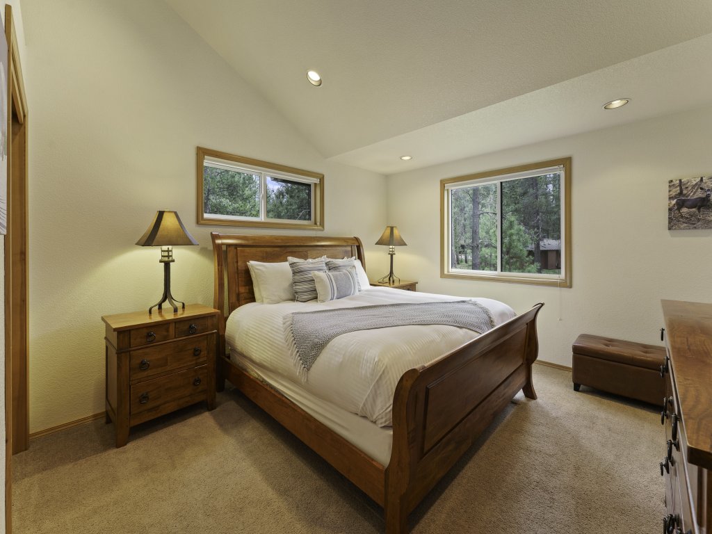 2 Quail Home Private Hot Tub, Steps from SHARC and short walk to the Sunriver Village Vacation Rental in Sunriver - RedAwning