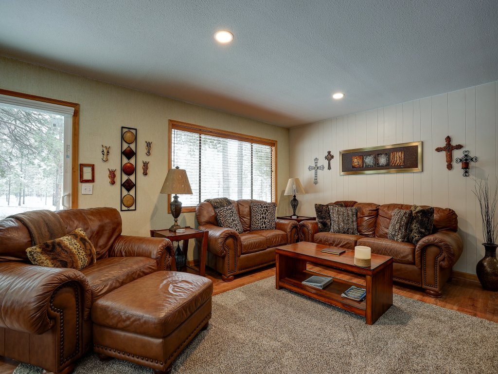 Pet-Friendly 6 Otter Home features Bikes to Explore Sunriver Village Vacation Rental in Sunriver - RedAwning
