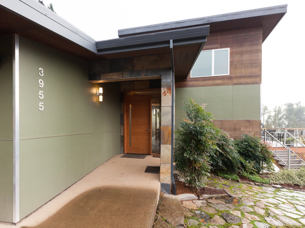 Mountain House Vacation Rental in Oregon - RedAwning