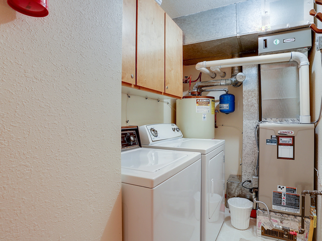 7 Cedar Private Cul-de-sac include Hot Tub with Forest View Vacation Rental in Sunriver - RedAwning