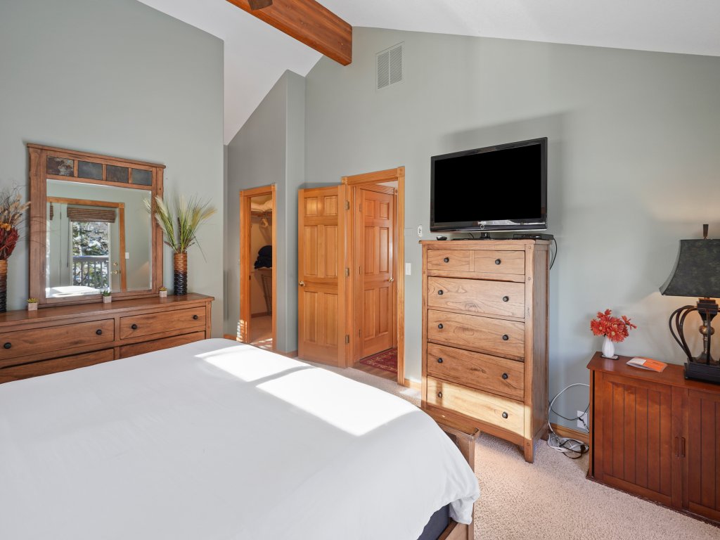 2 Sarazen Home with Hot Tub and BBQ on the Deck, Close to Woodlands Golf Course Vacation Rental in Sunriver - RedAwning