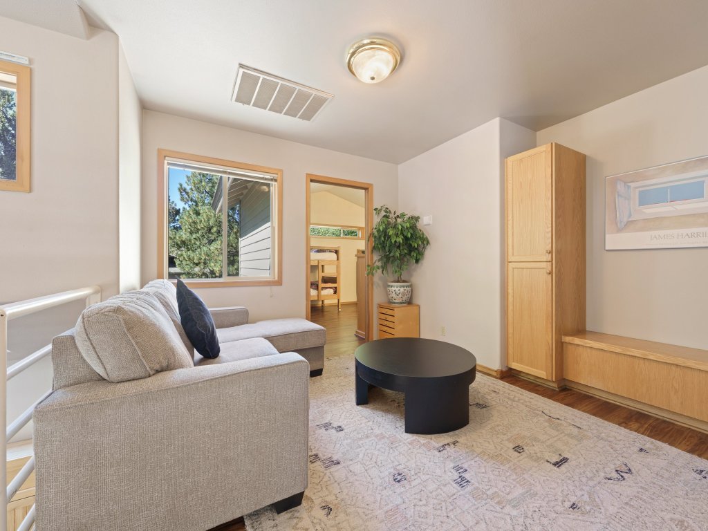 1 Colonial Private Family Vacation Home features Bikes to Explore Sunriver Vacation Rental in Sunriver - RedAwning