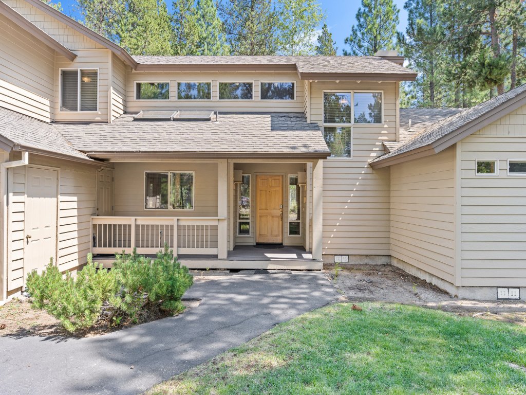 1 Colonial Private Family Vacation Home features Bikes to Explore Sunriver Vacation Rental in Sunriver - RedAwning