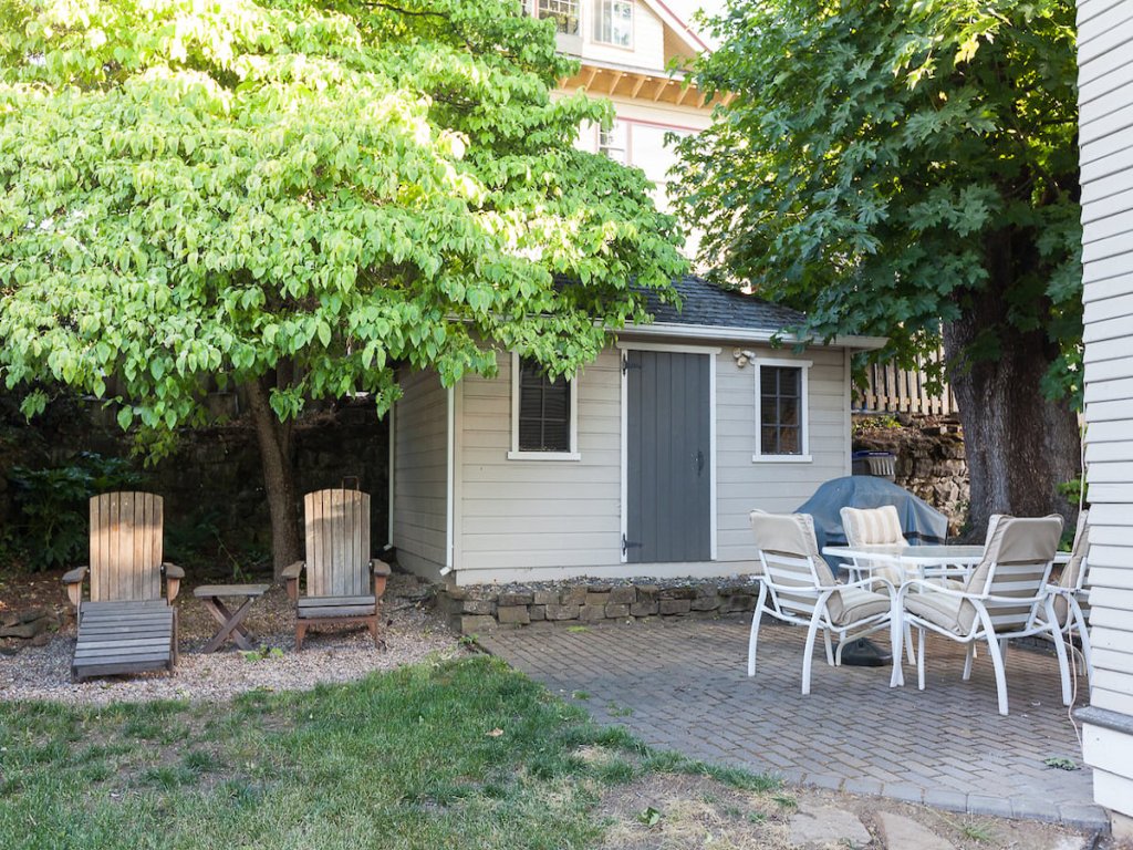 Cascade Chic 30 day minimum Vacation Rental in Hood River - RedAwning