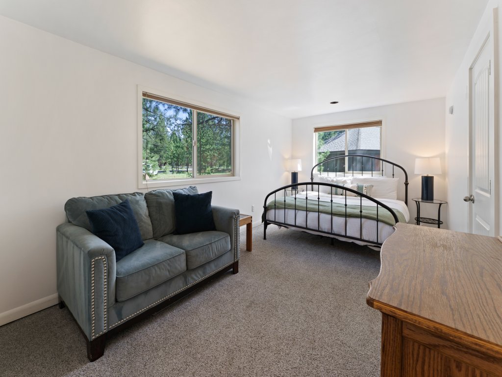 2 Landrise Pet-Friendly Home with Bikes to Use Vacation Rental in Sunriver - RedAwning