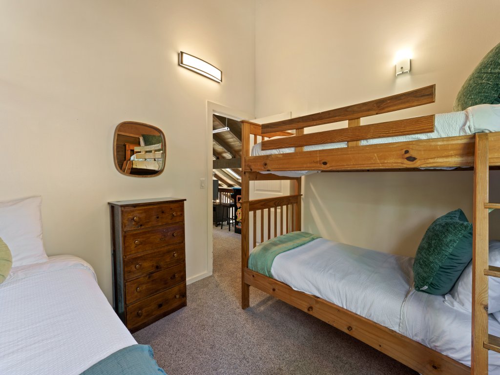 2 Landrise Pet-Friendly Home with Bikes to Use Vacation Rental in Sunriver - RedAwning