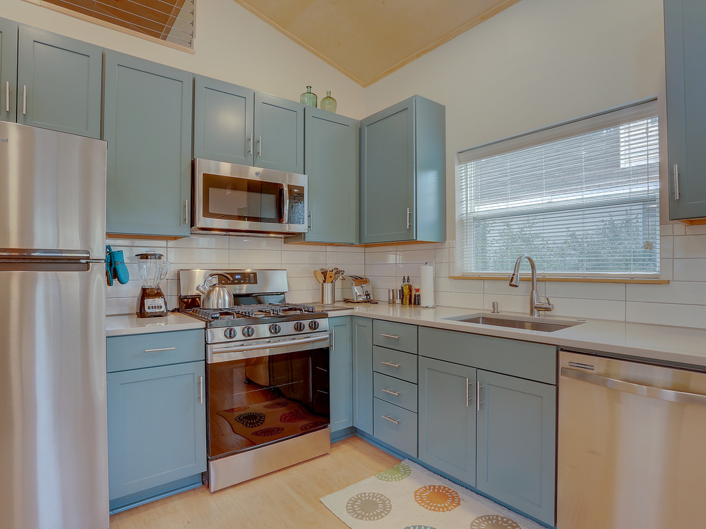 Brand New Modern Mod Pod Home with Private Yard Vacation Rental in Bend - RedAwning