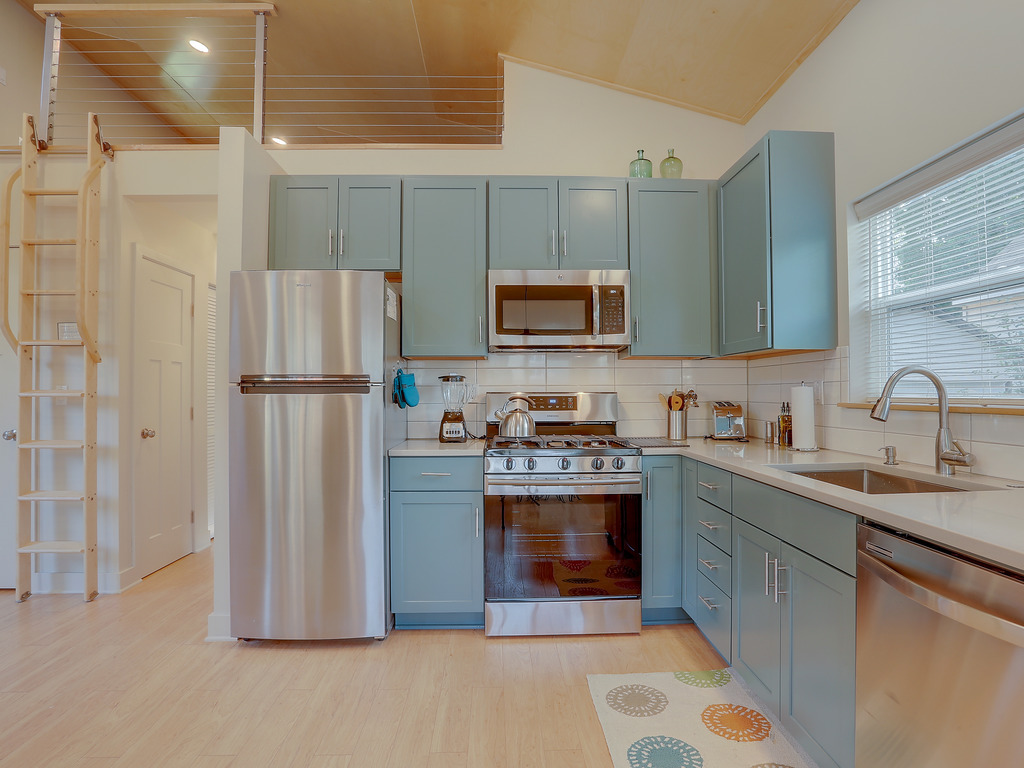 Brand New Modern Mod Pod Home with Private Yard Vacation Rental in Bend - RedAwning