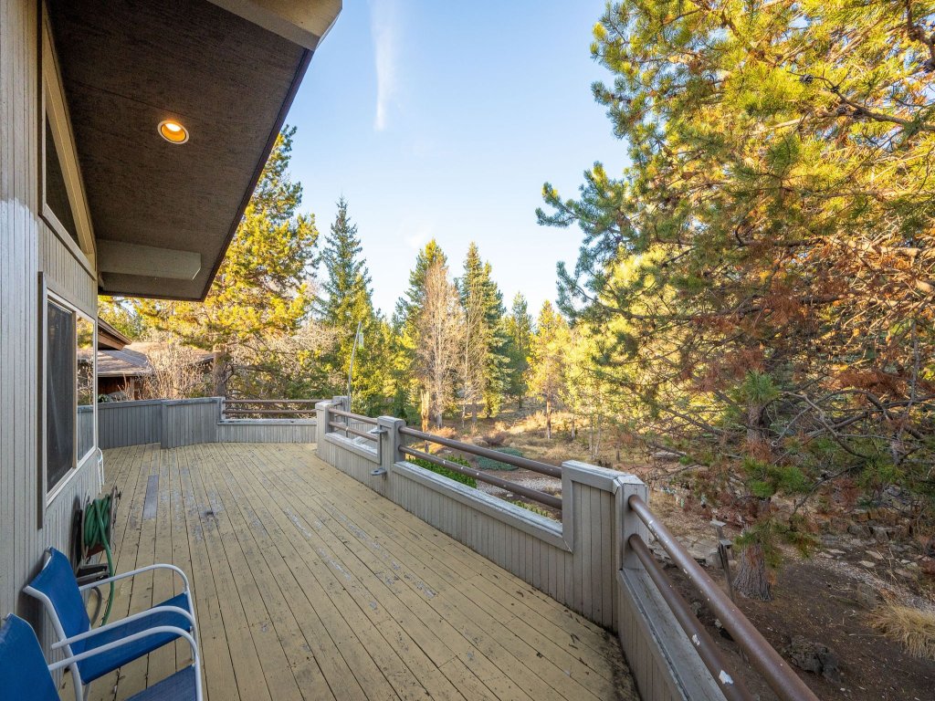 3 Mulligan Home features Hot Tub on Private Deck and Wood-Burning Fireplace Vacation Rental in Sunriver - RedAwning