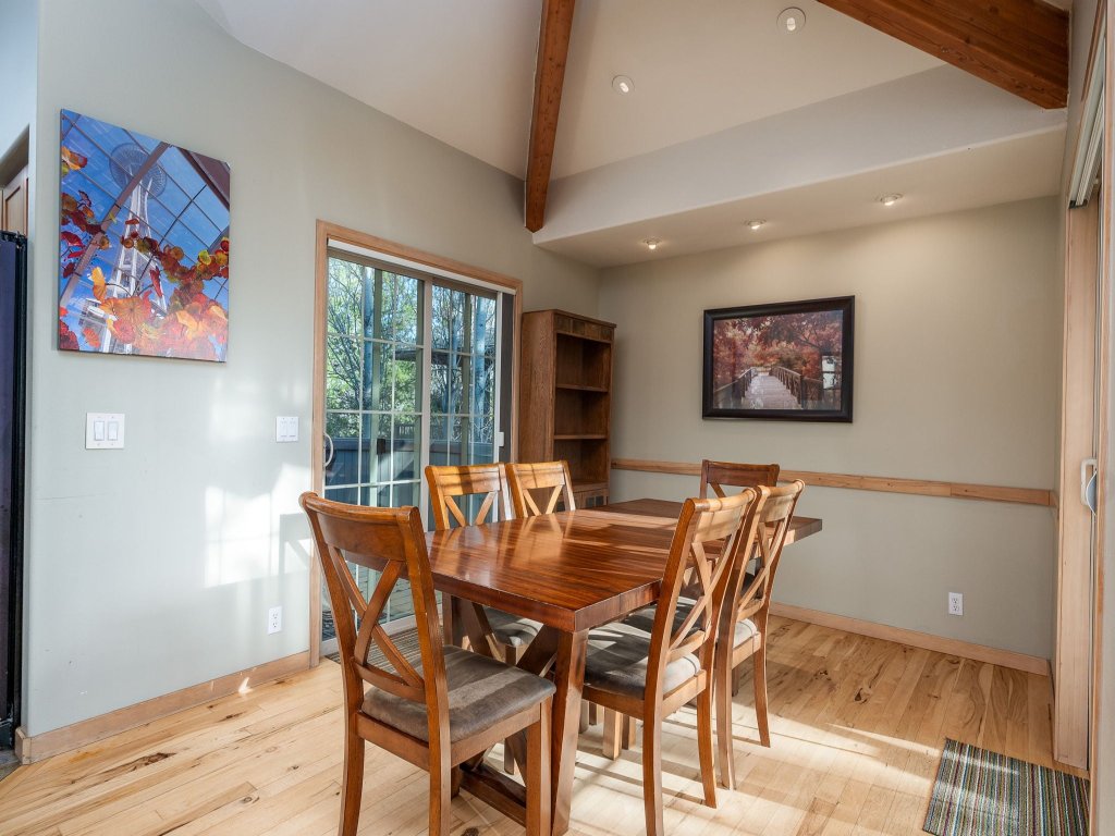 3 Mulligan Home features Hot Tub on Private Deck and Wood-Burning Fireplace Vacation Rental in Sunriver - RedAwning