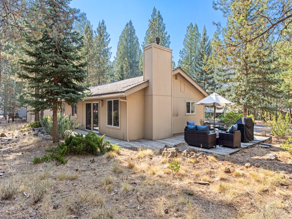 2 Killdeer Home features Private Hot Tub and Bikes to Explore Sunriver Vacation Rental in Sunriver - RedAwning
