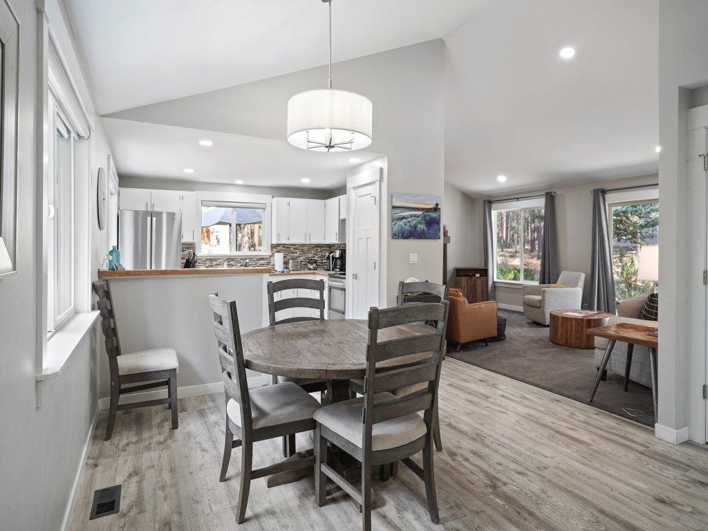 2 Killdeer Home features Private Hot Tub and Bikes to Explore Sunriver Vacation Rental in Sunriver - RedAwning