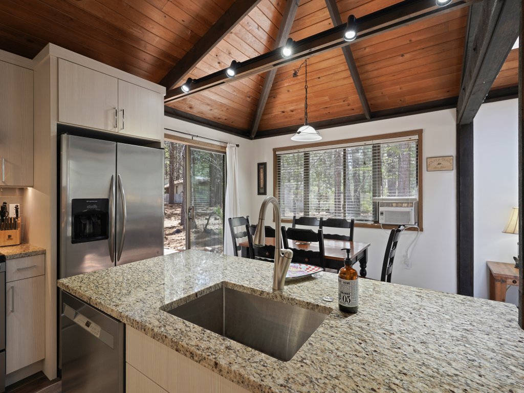 3 Killdeer Lane Pet Friendly Home 3 Minutes Walk from SHARC Vacation Rental in Sunriver - RedAwning