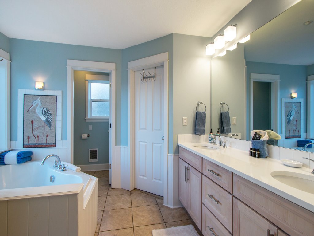 Hazel House 30 day minimum Vacation Rental in Hood River - RedAwning