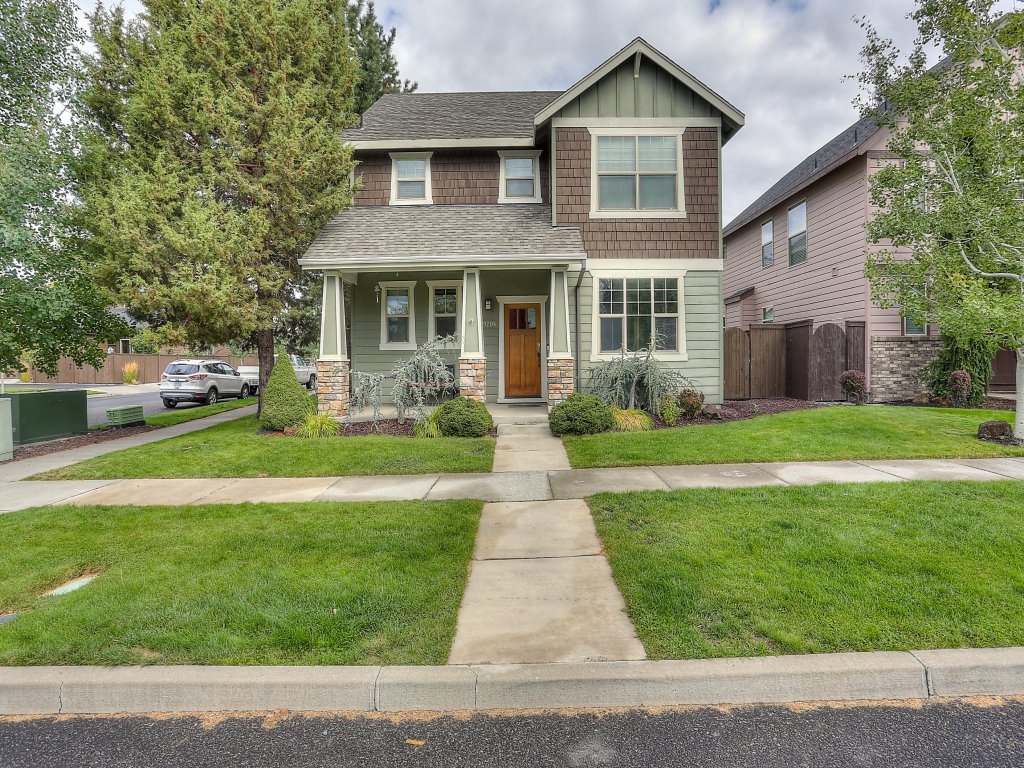 Aspen Ridge Vacation Rental in Bend - RedAwning