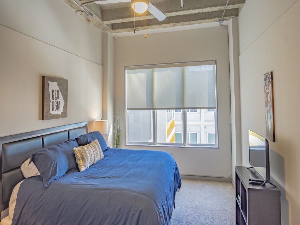 2BR Fully Furnished Apartment - Great location in Midtown Vacation Rental in Atlanta - RedAwning