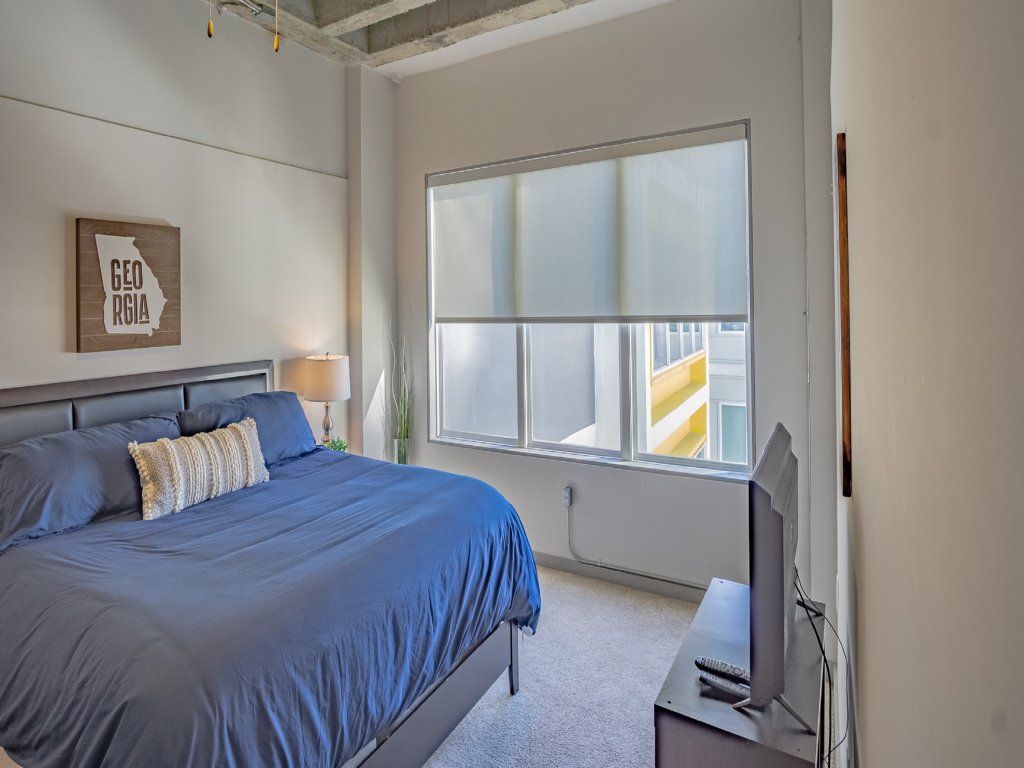 2BR Fully Furnished Apartment - Great location in Midtown Vacation Rental in Atlanta - RedAwning