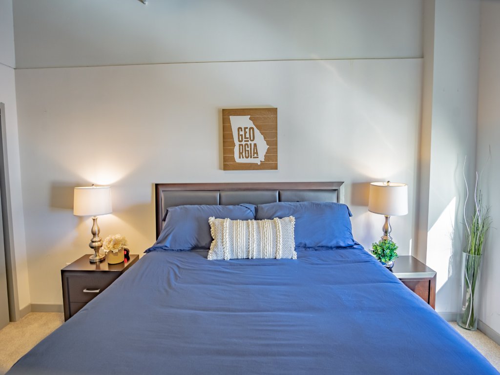 2BR Fully Furnished Apartment - Great location in Midtown Vacation Rental in Atlanta - RedAwning