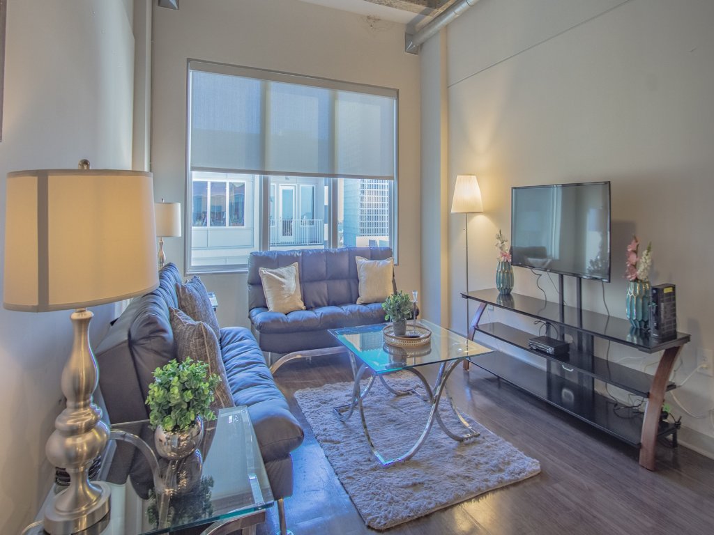 Midtown 1BR Fully Furnished Apartment - Great Location! | RedAwning