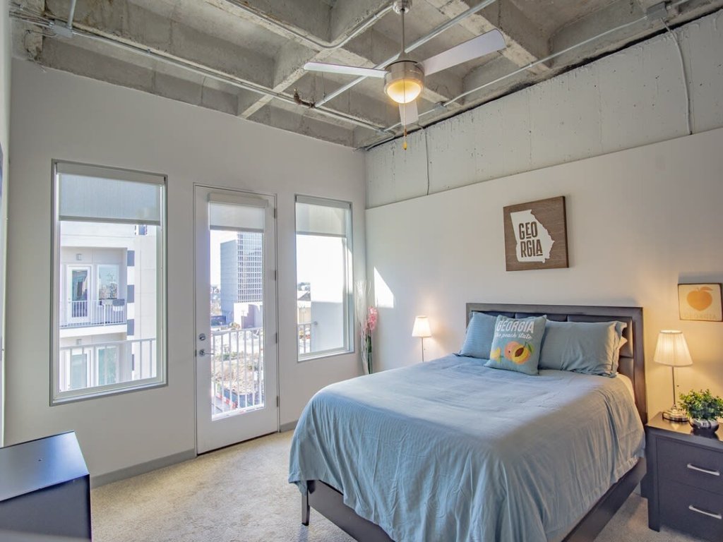 1BR Apartment Walking Distance to FOX Theatre Vacation Rental in Atlanta - RedAwning