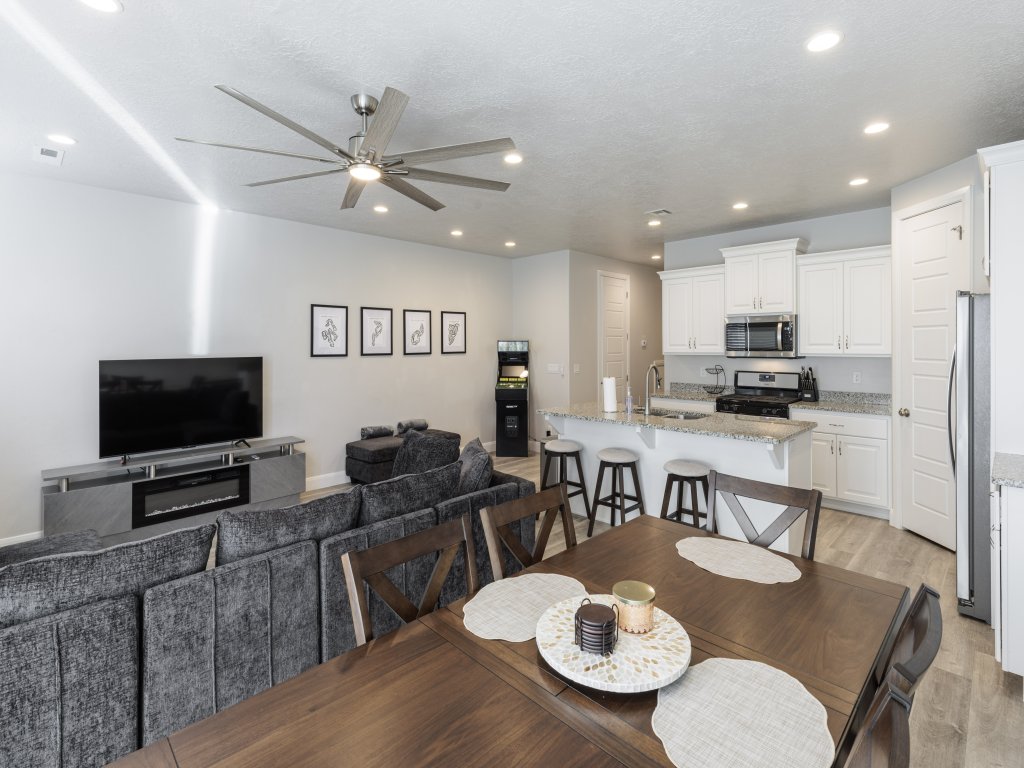 18 Holes and A Hot Tub Vacation Rental in St. George - RedAwning