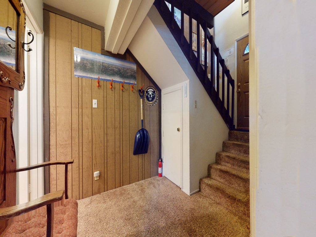 Timberline 44 Cozy and Quiet, Corner Unit, Lots of Natural Light Vacation Rental in Mammoth Lakes - RedAwning