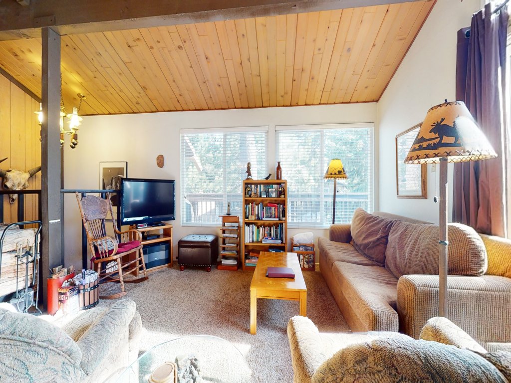Timberline 44 Cozy and Quiet, Corner Unit, Lots of Natural Light Vacation Rental in Mammoth Lakes - RedAwning