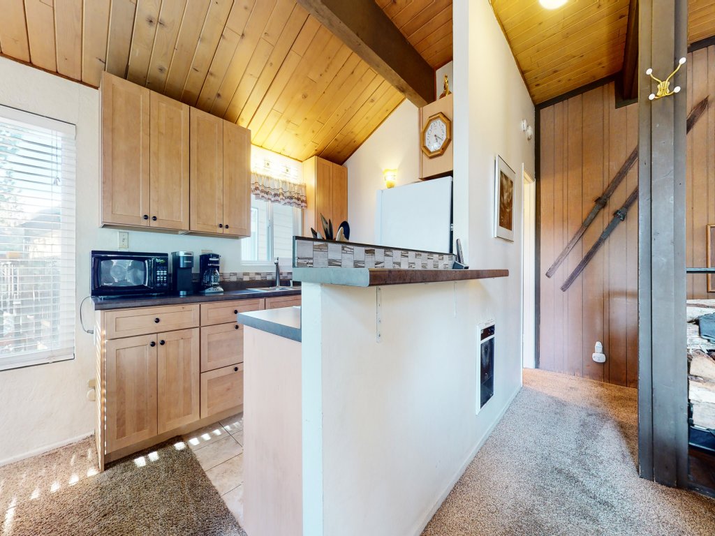 Timberline 44 Cozy and Quiet, Corner Unit, Lots of Natural Light Vacation Rental in Mammoth Lakes - RedAwning
